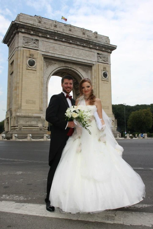 Alessia a fost condusă la altar de Victor Socaciu, tatăl ei