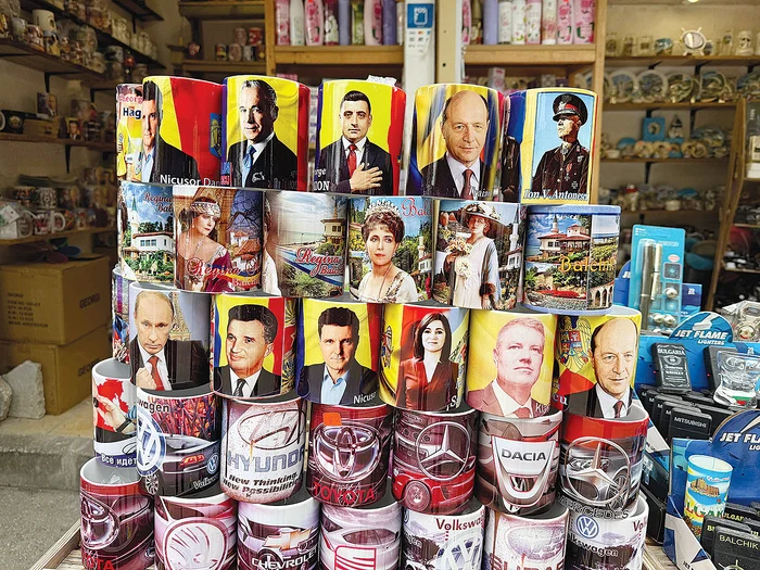 Cănile cu politicieni se vând cu 10 leva. Foto: Ovidiu Oprea