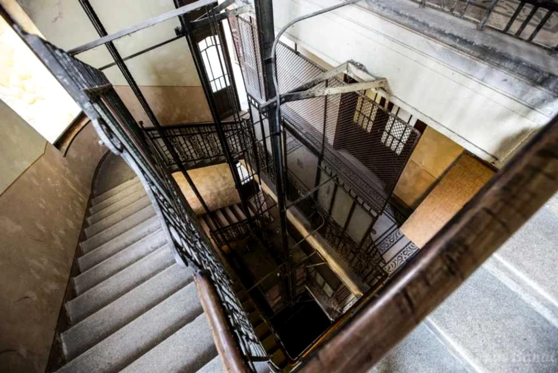 Cel mai vechi lift din Timişoara FOTO Prinbanat.ro