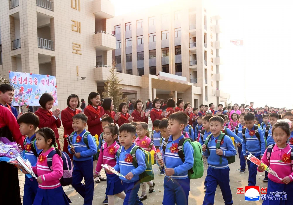 Limba rusă, obligatorie în școlile din Coreea de Nord. În Rusia, mii de persoane studiază coreeana