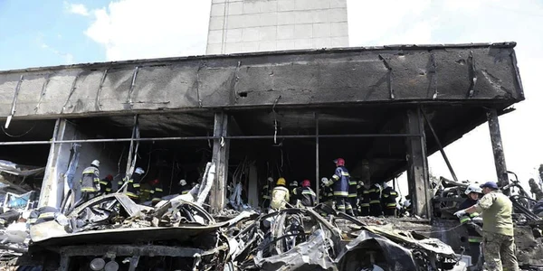 Atac rachete Vinita Ucraina 14 iulie 2022 razboi distrugeri incendiu pompieri FOTO EPA-EFE