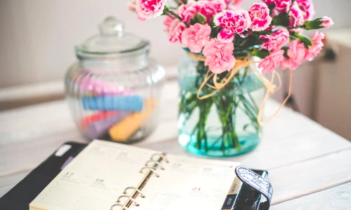 1 agenda si vaza cu flori jpg jpeg