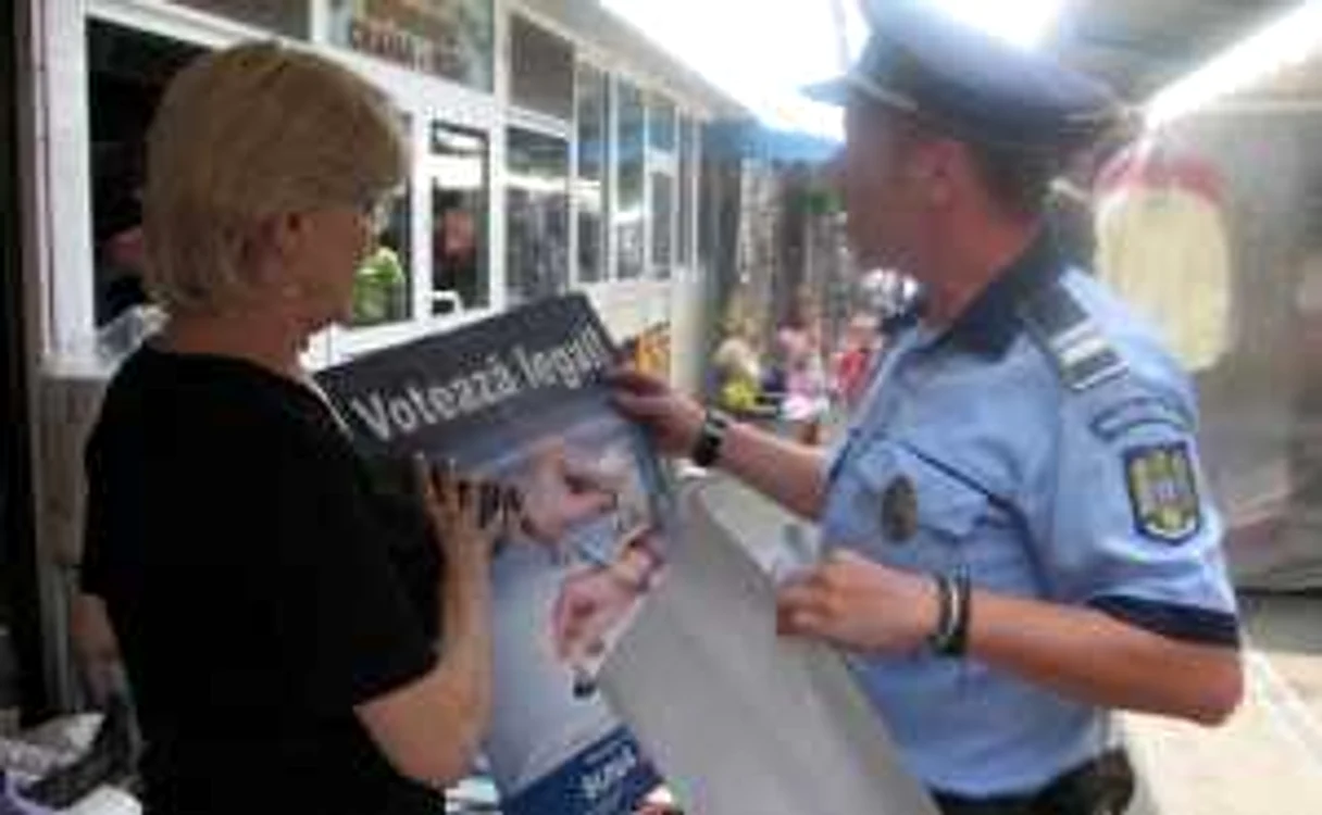 Poliţiştii în acţiune. FOTO: N.Butnaru