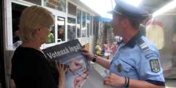Poliţiştii în acţiune. FOTO: N.Butnaru