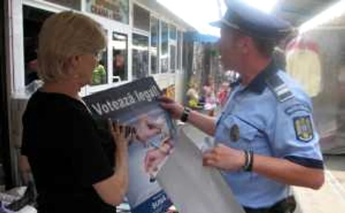 Poliţiştii în acţiune. FOTO: N.Butnaru