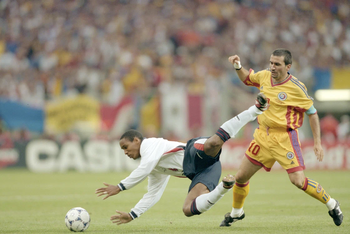 Gică Hagi, în duel cu Paul Ince