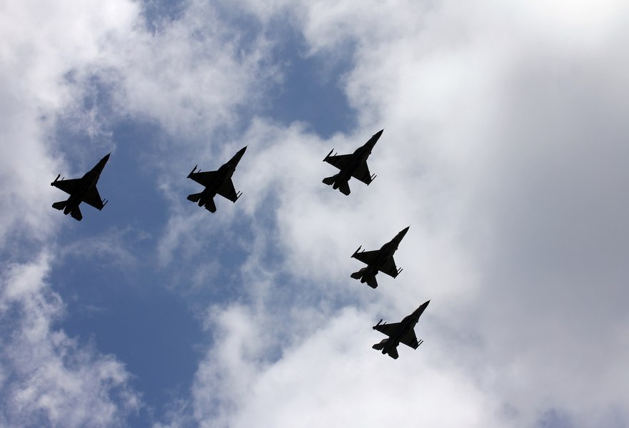 Irakul acuză că 50 de avioane de luptă israeliene au încălcat spaţiul său aerian: „Au survolat orașele Basra, Najaf și Karbala”