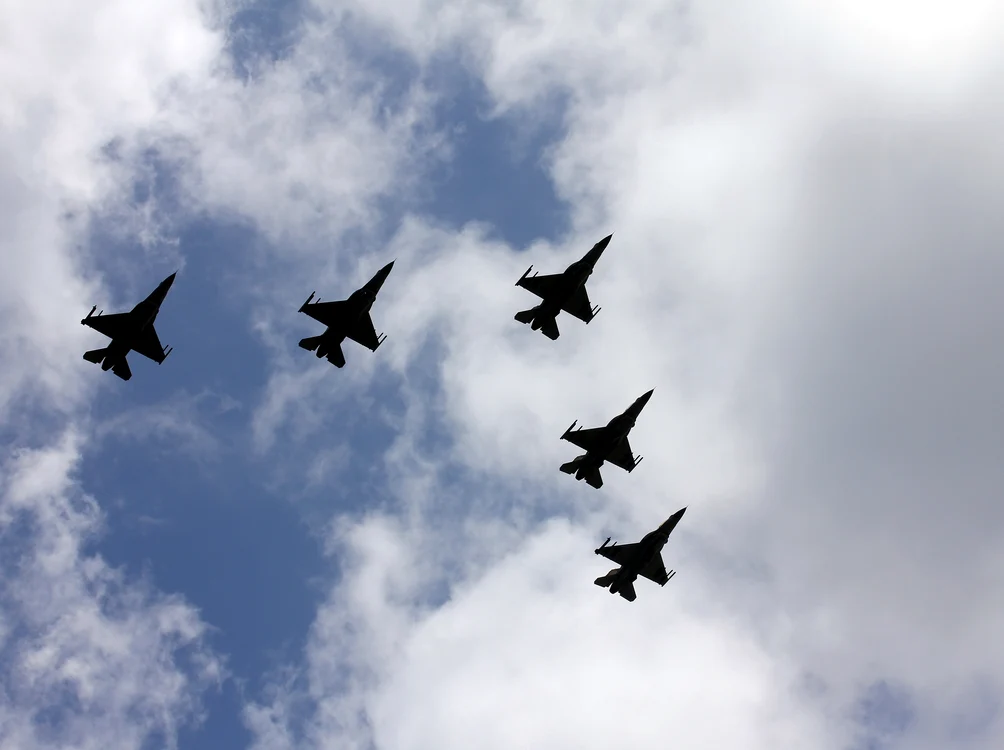 Cinci avioane ale armatei israeliene, în zbor