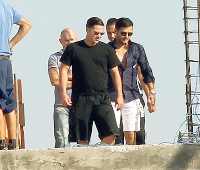 Liviu Vârciu i-a arătat şi  prietenului său,  Augustin Viziru, cum  merg lucrările pe şantier