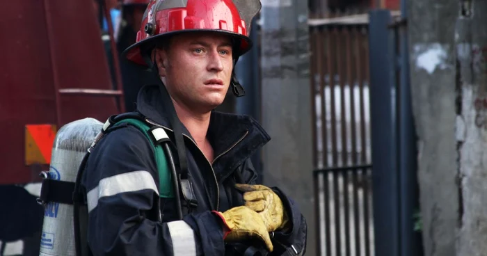 Pompierii au stins incendiul în aproximativ o oră jumătate FOTO: Mediafax / Marcella Drăgan