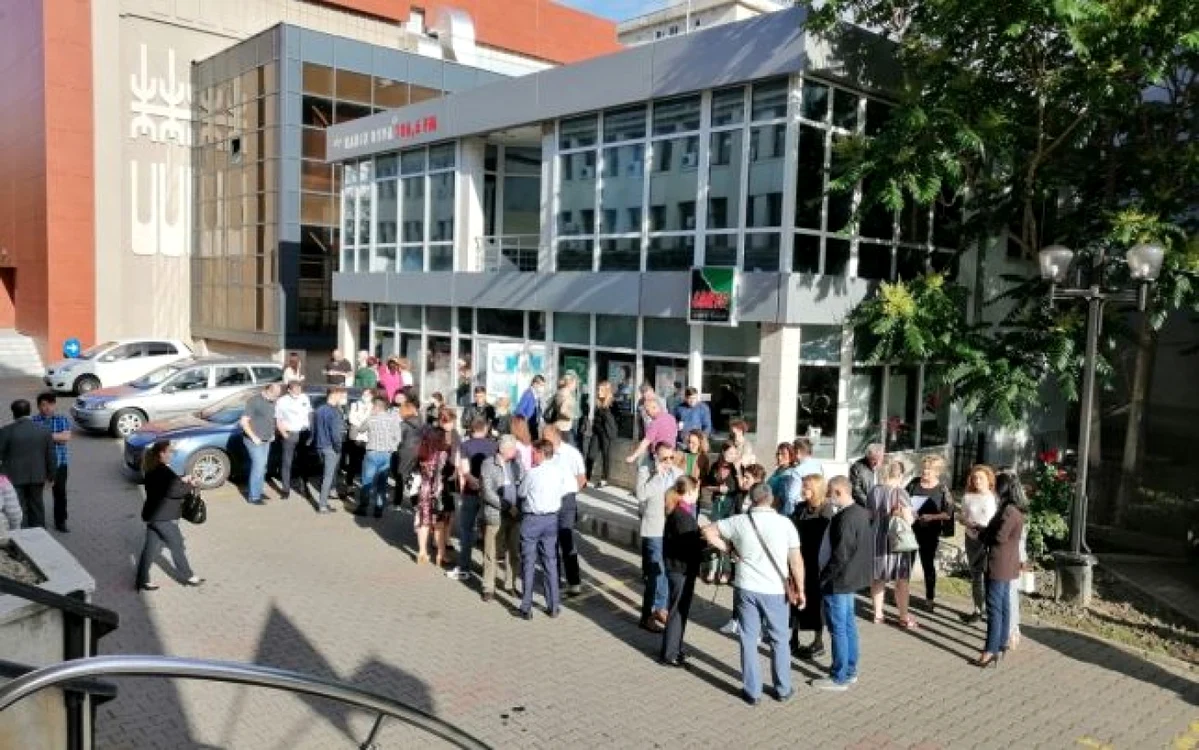 Funcţionarii din Primăria Focşani au ieşit în stradă anul trecut FOTO: Ştefan Borcea