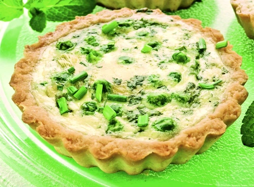 minitarte cu ceapa verde si branza de capra jpeg