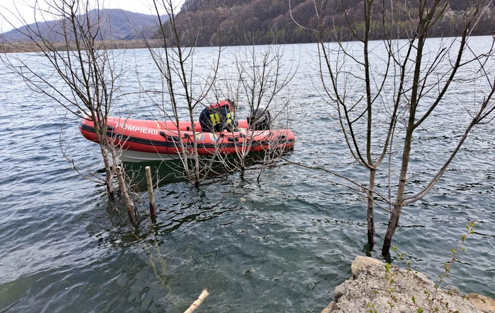 Pompierul dispărut este căutat FOTO: ISU Buzău