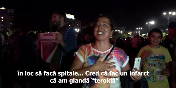 Fântânile arteziene din Centrul Capitalei,
inaugurate cu fast: “E bine că au renovat ceva. Acum să renoveze şi pe unde ne
plimbăm toată ziua”