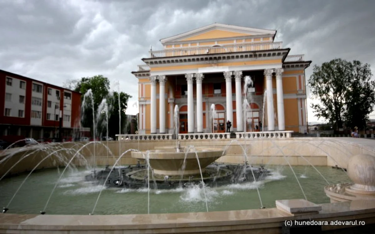 Casa de cultură din Hunedoara este închisă publicului din 2015.