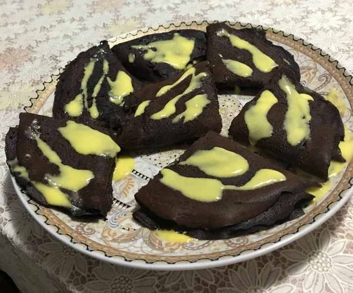 Clătite cu cacao și cremă de vanilie