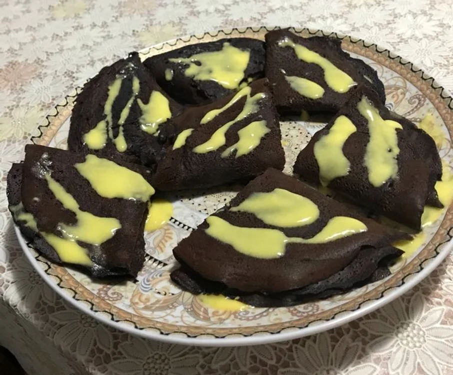 
    Clătite cu cacao și cremă de vanilie  