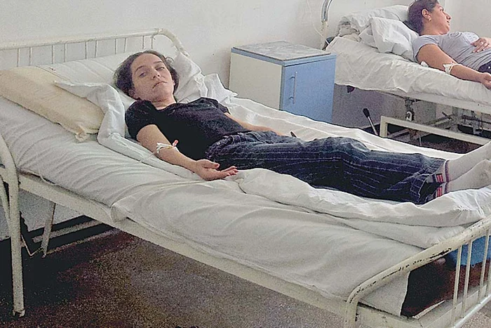 Angajatele au  rămas internate  sub supraveghere  medicală (FOTOGRAFII: Andreea Mitrache)