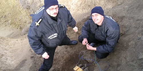 Pirotehnicienii ISU Galaţi la o misiune de distrugere a bombelor descoperite