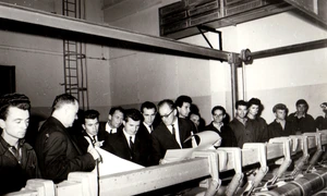 Nicolae Ceaușescu în vizită la Complexul Chimic Brăila (© „Fototeca online a comunismului românesc”, cota: 392/1966)