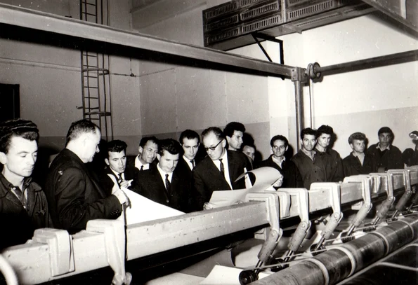 Nicolae Ceaușescu în vizită la Complexul Chimic Brăila (© „Fototeca online a comunismului românesc”, cota: 392/1966)