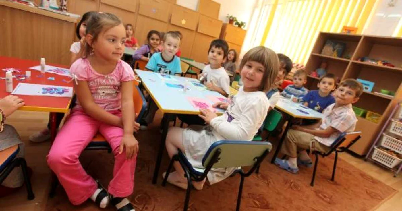 Părinţii pot opta pentru clasa întâi sau clasa pregătitoare (foto arhivă)