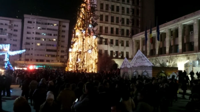 Autorităţile mizează pe baie de mulţime în Piaţa Unirii