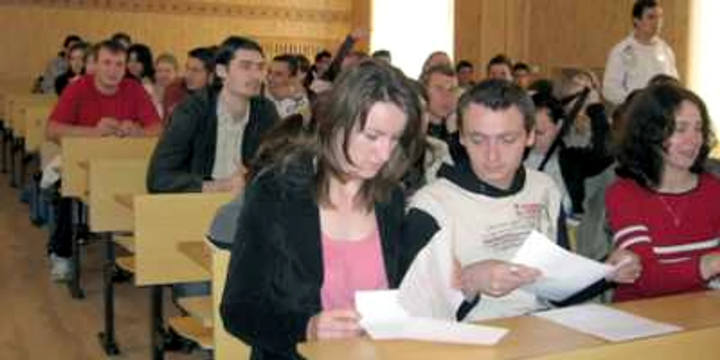 Studenţii îşi aleg facultatea în funcţie de aptitudini şi nu ţin cont de cerinţele pieţei muncii