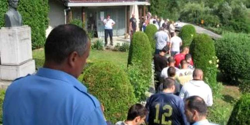 Deţinutii cuminţi au voie să planteze puieţi