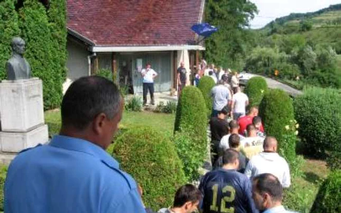 Deţinutii cuminţi au voie să planteze puieţi