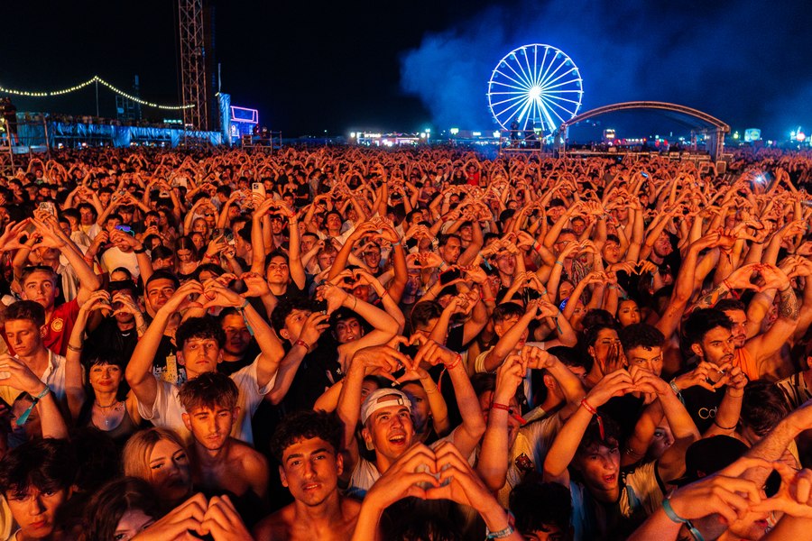De ce minorii neînsoțiți au acces la Beach, Please?