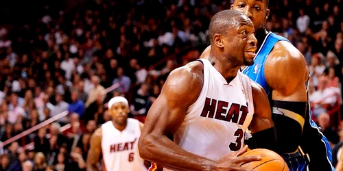 Wade, la minge, nu a putut fi oprit nici de Superman Dwight Howard