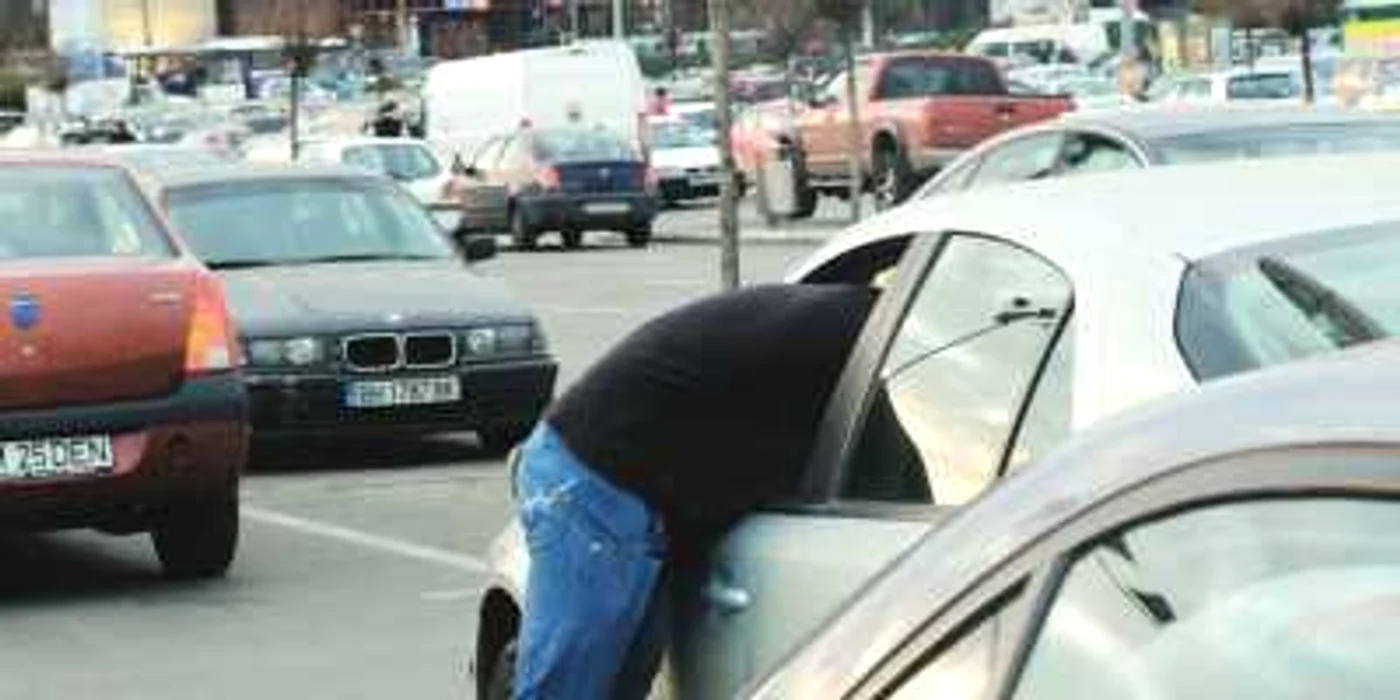 Hoţii acţionează cu viteza luminii. 