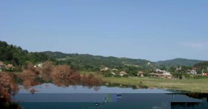 Râmnicu Vâlcea: Ocnele Mari/ Nivelul saramurii a scăzut în zona caselor - Adevărul la minut