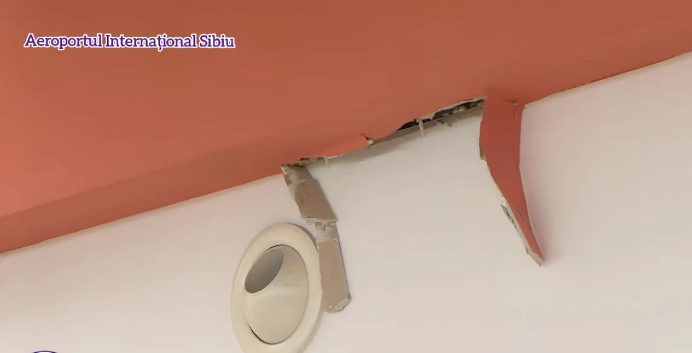 Plăcile de rigips ale tavanului Aeroportului Internațional Sibiu desprinse Captură video Opinia de S