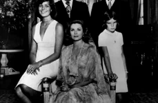 Prințul Rainier, cu Prințesa Grace de Monaco alias Grace Kelly, Prințesa Caroline, Prințesa Stephanie și Prințul Albert de Monaco   profimedia 0210130809 jpeg
