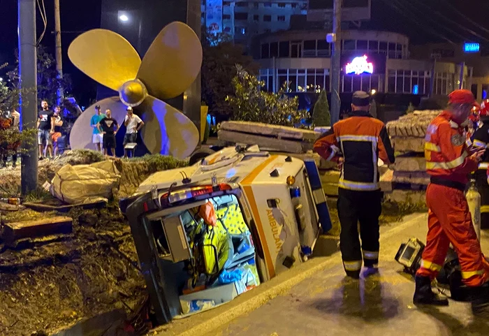 Ambulanța transporta un copil la spital FOTO: CG