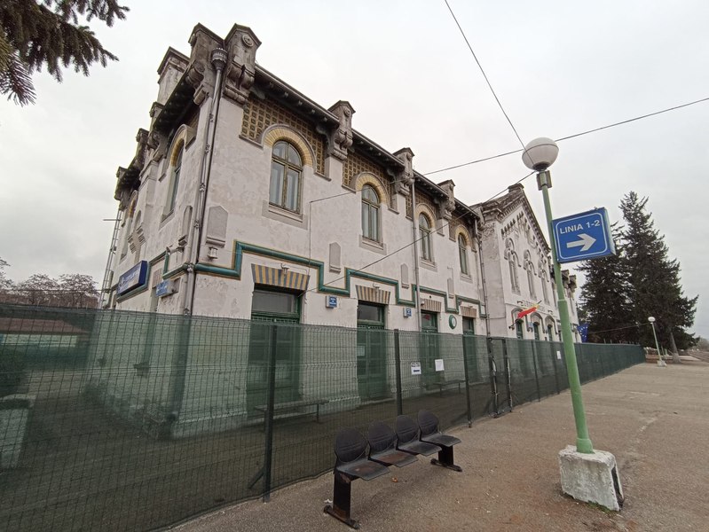 După 35 de ani de uitare și degradare, Gara Regală Curtea de Argeș este reabilitată| REPORTAJ