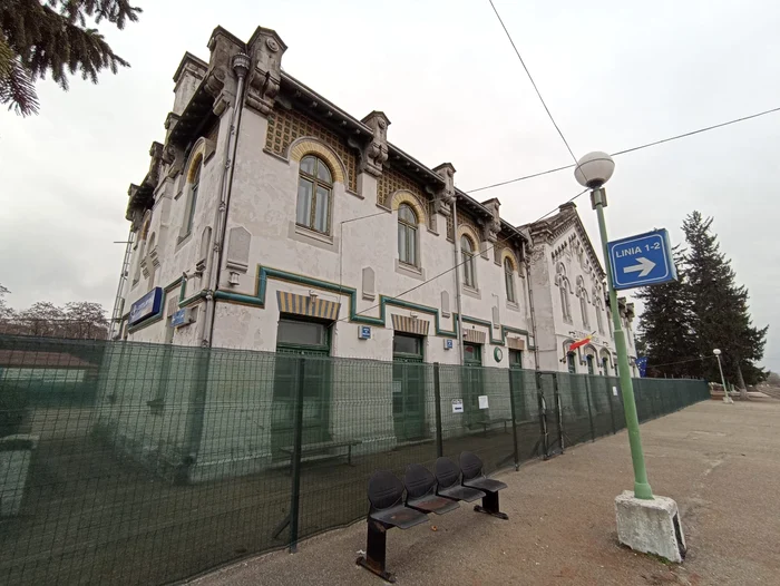 Gara a fost construită în timpul Regelui Carol I FOTO Denis Grigorescu