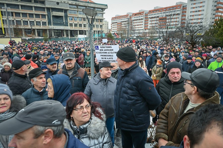 „S-a umplut paharul”. Mii de oameni au protestat la Miercurea Ciuc față de majorarea taxelor și impozitelor 