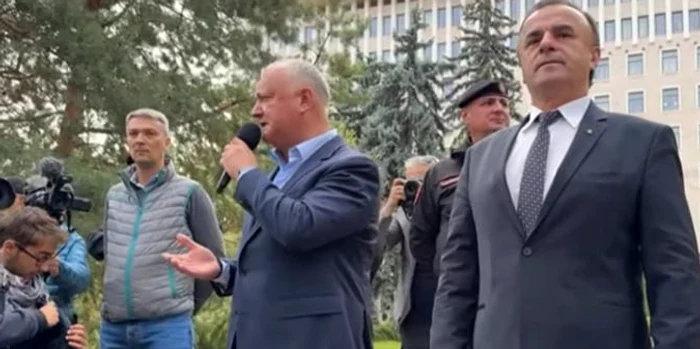 Blocul Patriotic protestează în fața Parlamentului de la Chișinău. FOTO: Agora.md