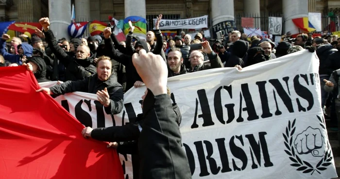 Sustinatori ai extremei drepte se manifesta in  Place de la Bourse din Bruxelles Belgia FOTO AP