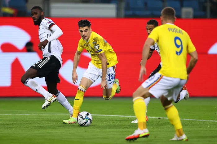 
    Ianis Hagi a jucat foarte bine în prima repriză a meciului de la HamburgFoto: Guliver / GettyImages  