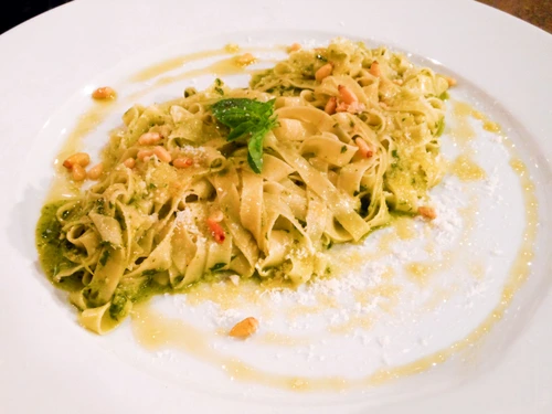 Tagliatelle cu pesto proaspat si muguri de pin 2647 jpeg