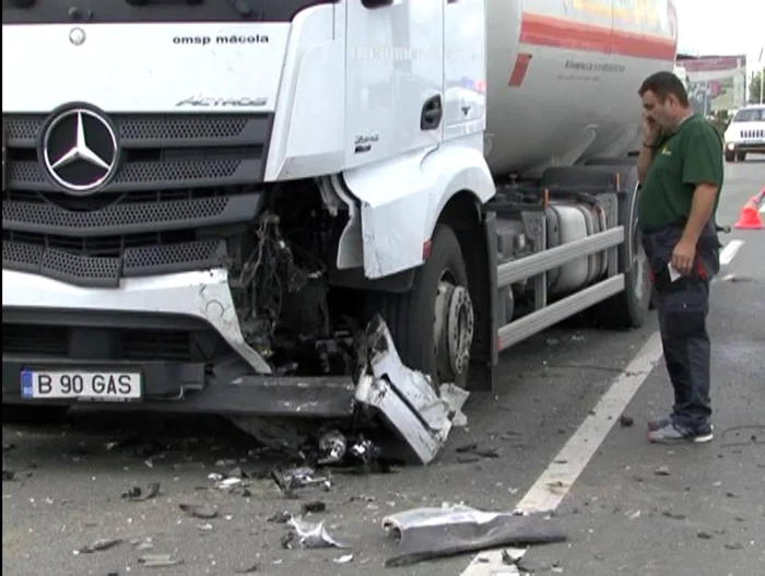 La accident au intervenit echipaje de descarcerare