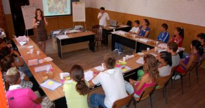 Craiova: Mâine se lansează primul ghid adresat părinţilor care au copii cu dizabilităţi