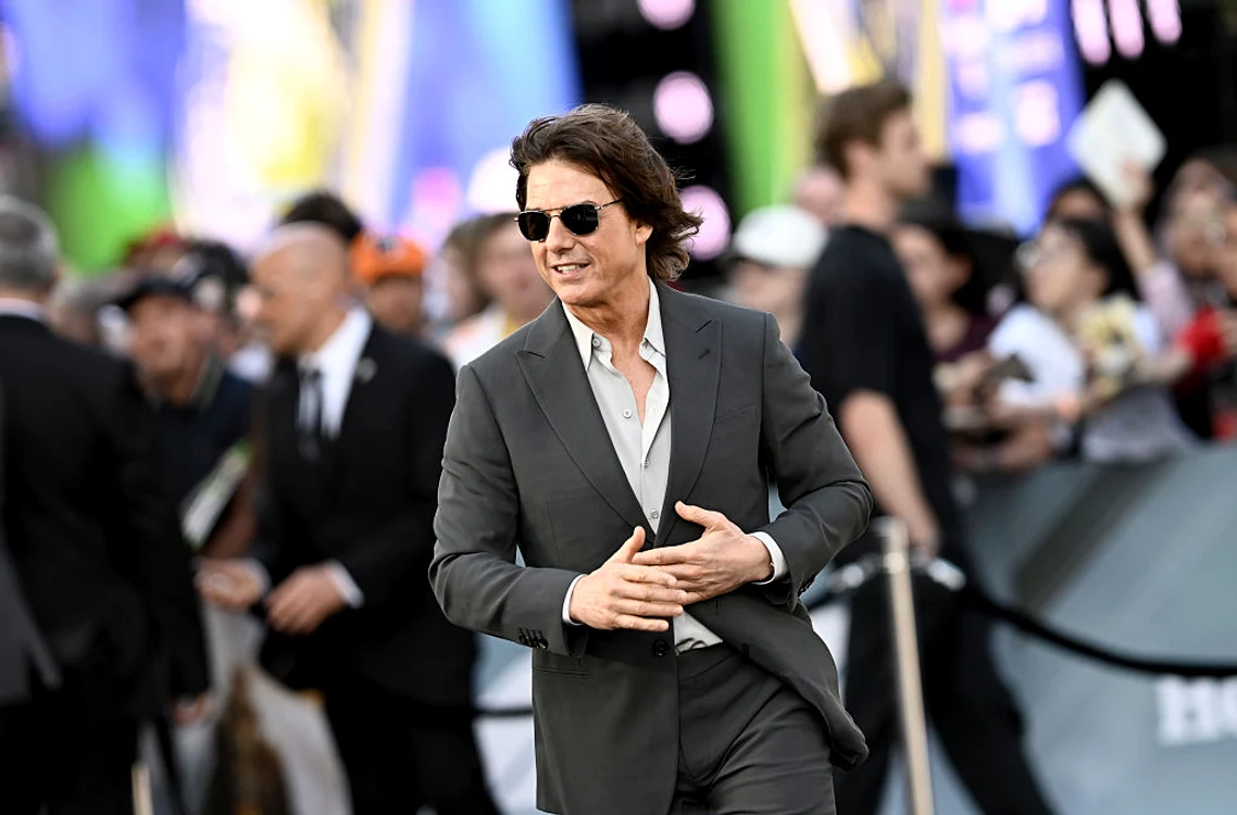 Tom Cruise, de nerecunoscut la 64 de ani