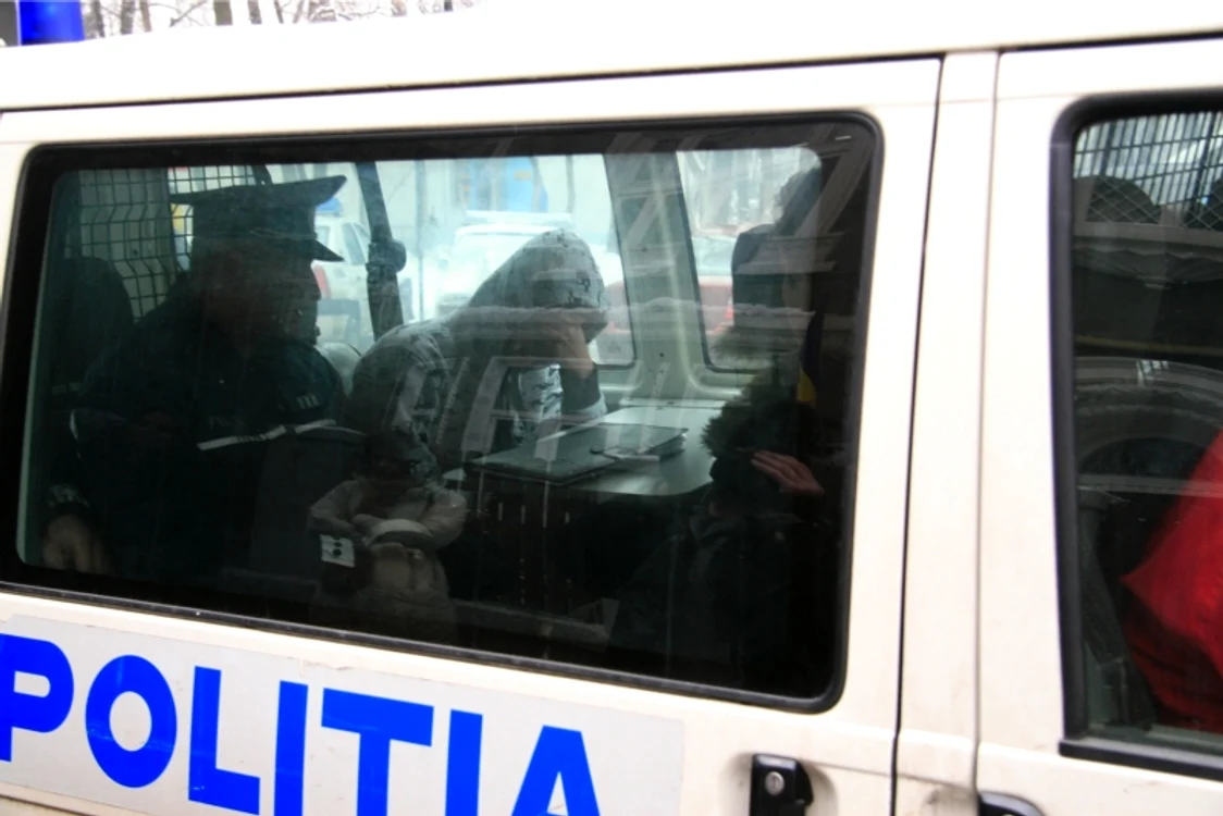 Cei patru vor fi prezentaţi în faţa instanţei cu propunere de arestare preventivă