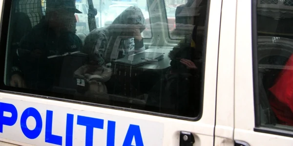 Cei patru vor fi prezentaţi în faţa instanţei cu propunere de arestare preventivă