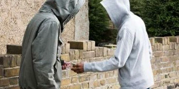 Peste 100 de minori britanici sunt condamnaţi penal în fiecare zi
